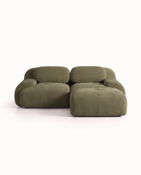 Canapé d'angle compressé Crique en velours côtelé vert, vue de face sur fond blanc